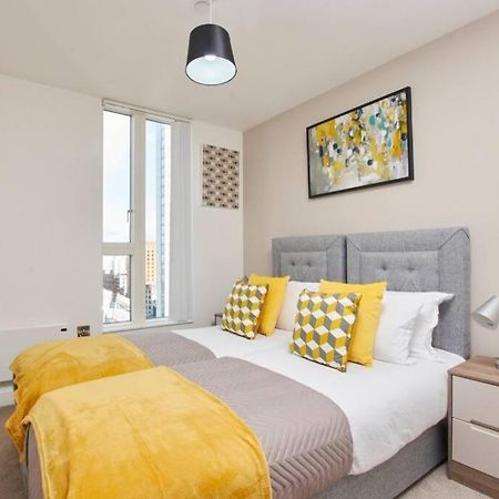 Lovely Apartment - Private Parking - Stadium Views Manchester Eksteriør bilde