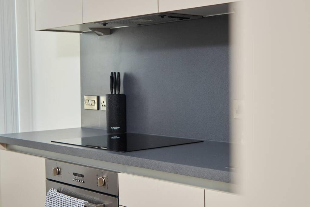 Lovely Apartment - Private Parking - Stadium Views Manchester Eksteriør bilde