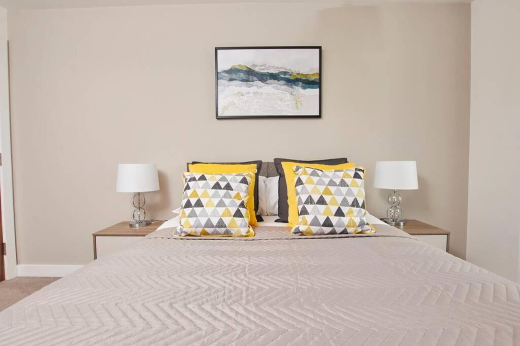Lovely Apartment - Private Parking - Stadium Views Manchester Eksteriør bilde